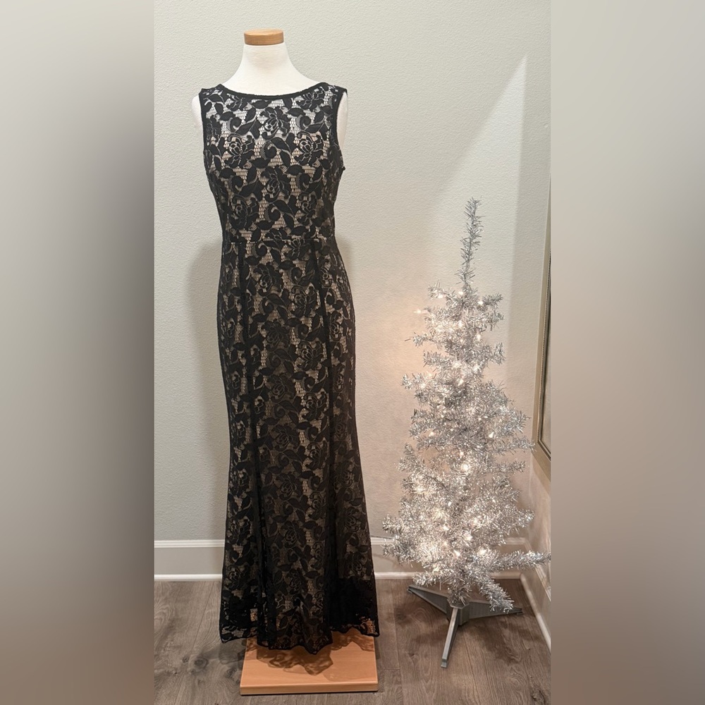 Elegant Black Lace Maxi Dress